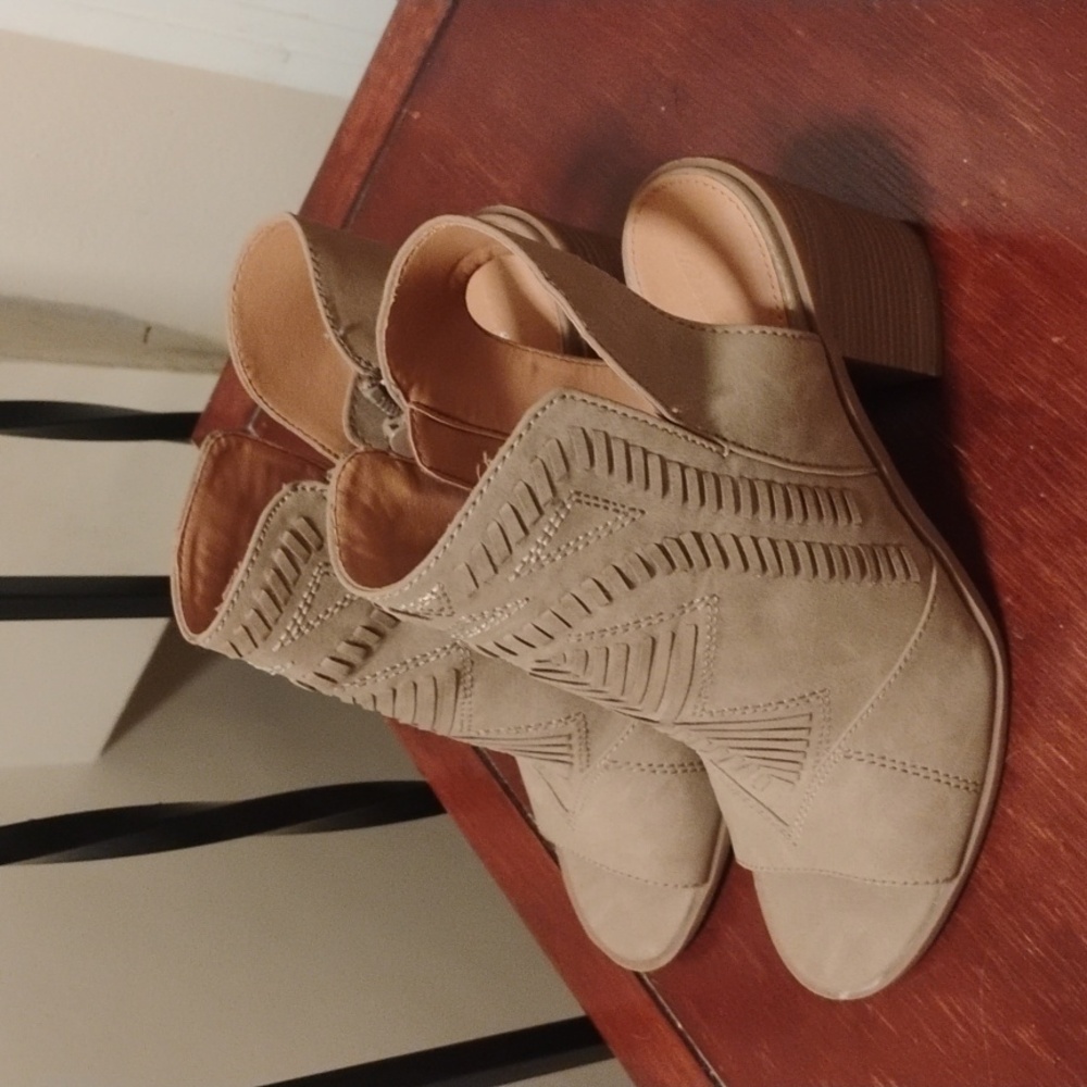 Universal Thread Booties - image 3